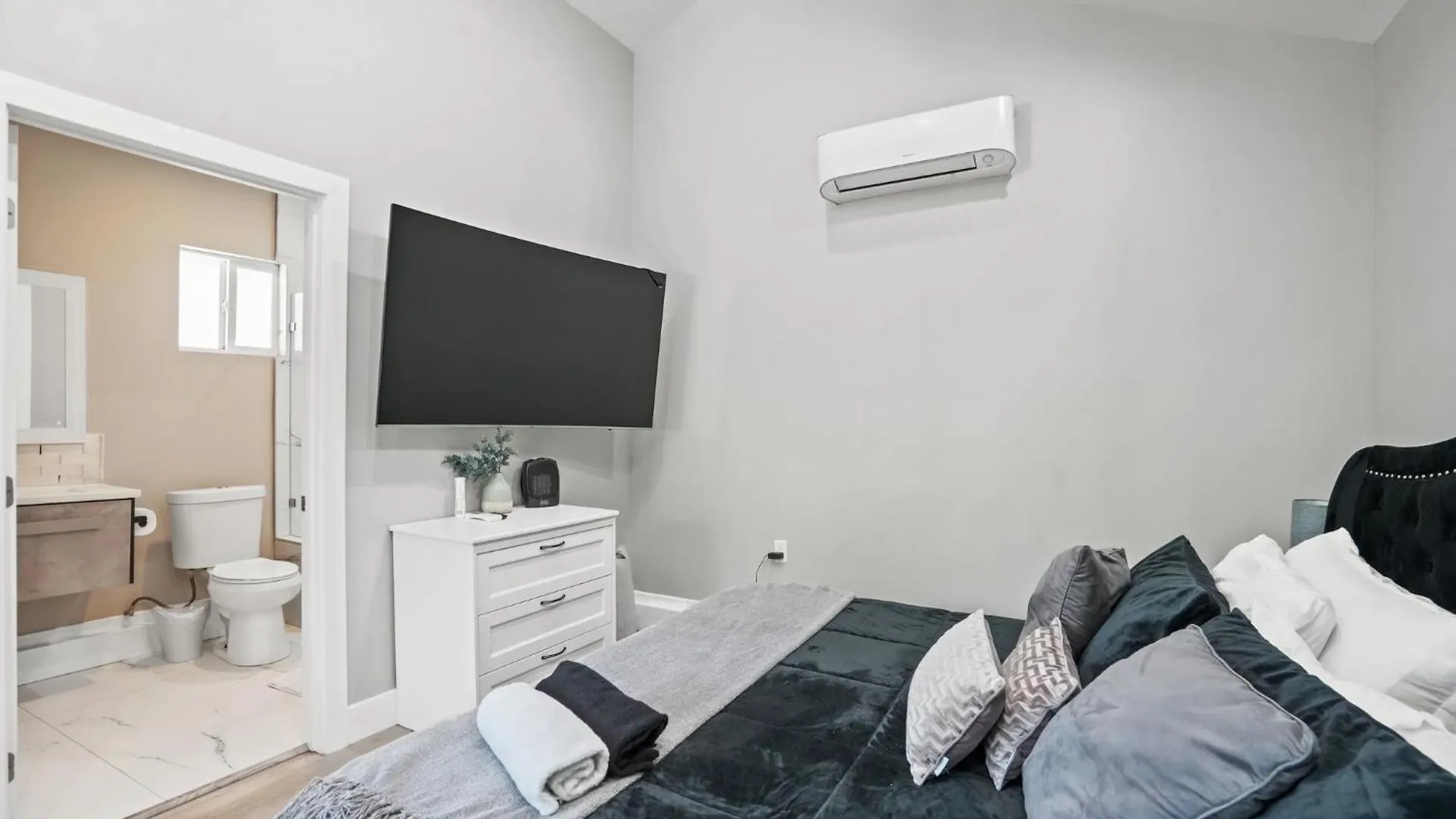 New Modern Cozy Guest House, Parking, Pet Friendly In Mar Vista! Los Angeles Dom wakacyjny