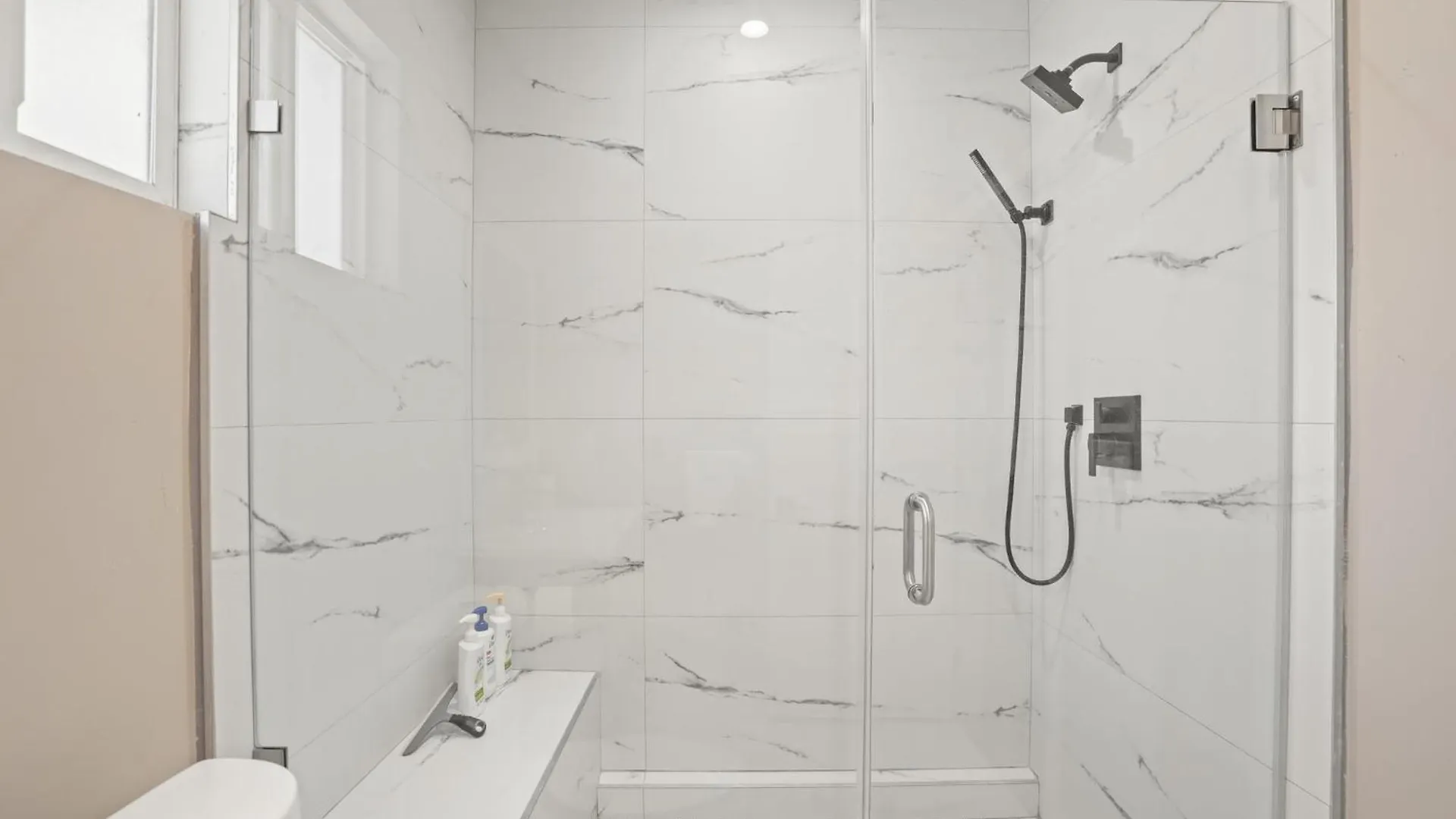 Holiday home New Modern Cozy Guest House, Parking, Pet Friendly In Mar Vista! Los Angeles United States